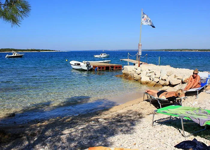 With Parking Space Stinjan, - 22939 Apartamento