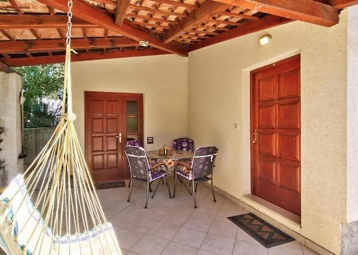 With Parking Space Stinjan, - 22939 Appartement *